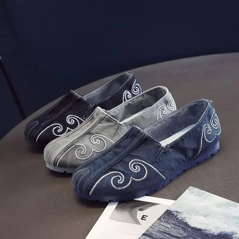 chinese style men embroidery old peking shoes new summer breathable causal flat canvas shoes team performance match kungfu shoes