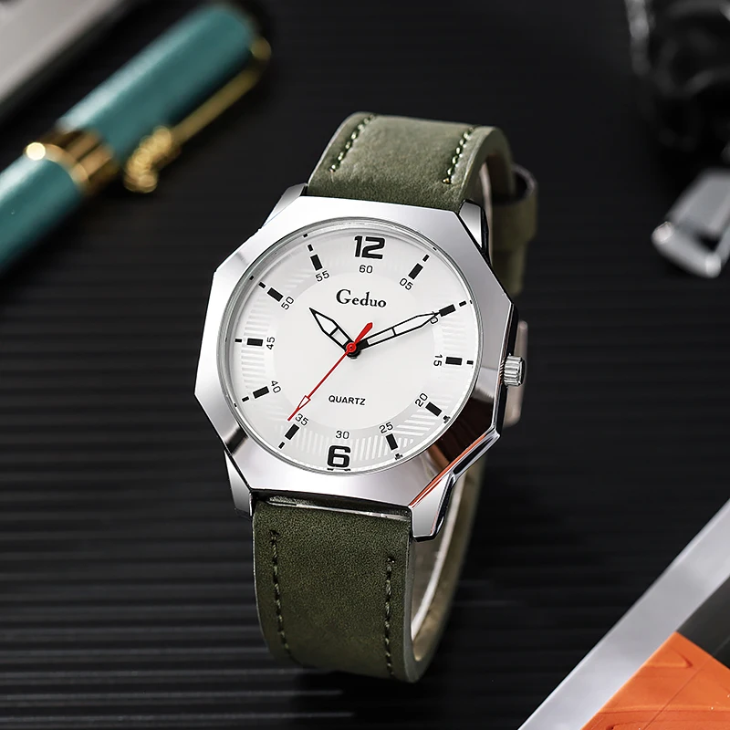 Men's Casual Leather Strap Quartz Wristwatch