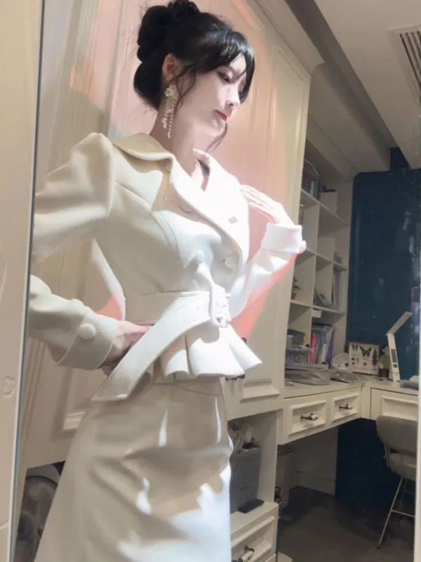 

Elegant Two-Piece Set for Important Occasions Korean Style Comfortable Long Sleeve round Neckline Top And Short Skirt Combo