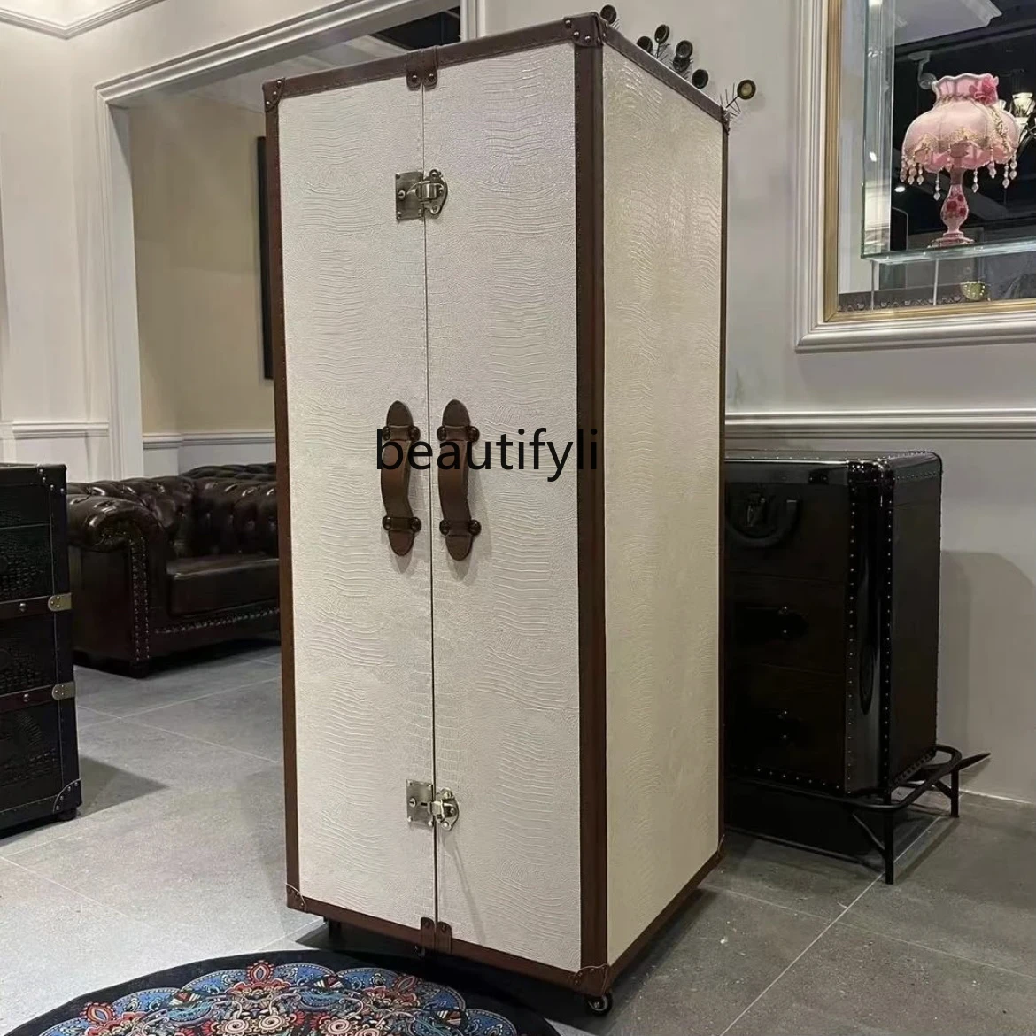 

American light luxury high-end mobile wine cabinet dining side cabinet wine rack retro medium and ancient style