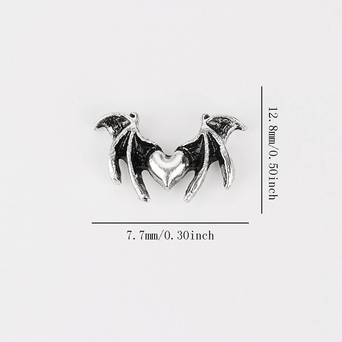 10ชิ้นแผ่นติดเล็บ Devil Love แนวสตรีทแต่งปีกสเตอริโอสีเงินแนววินเทจประดับเล็บสไตล์โลหะ Y2K เข้ม10ชิ้น