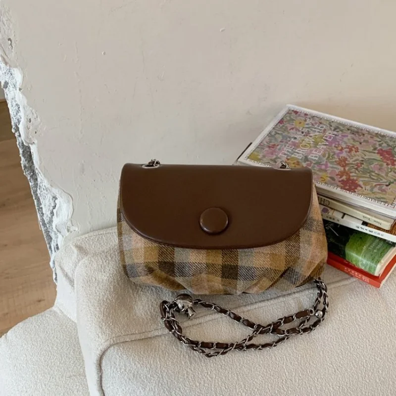 

Casual Women Shoulder Bag with Patch Decor Canvas Material Fun Design Suitable for Young Girls Daily Wear