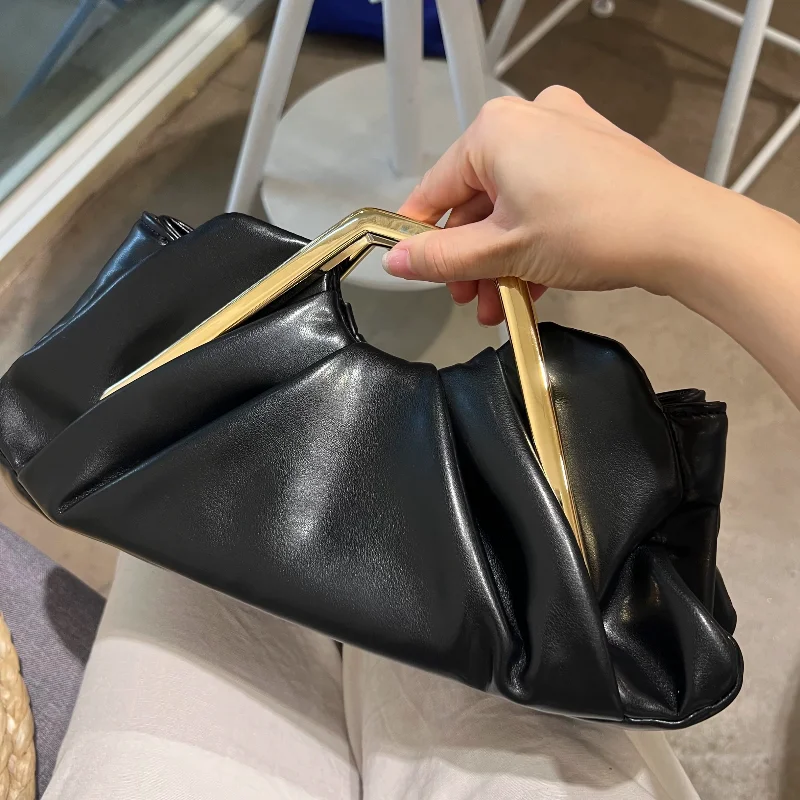 

Luxury Banquet Bag Fashionable Retro Pleated Cloud Bag Metal Ring Handbag Magnetic Snap Closure Hobos Bag High-end Simple Wallet