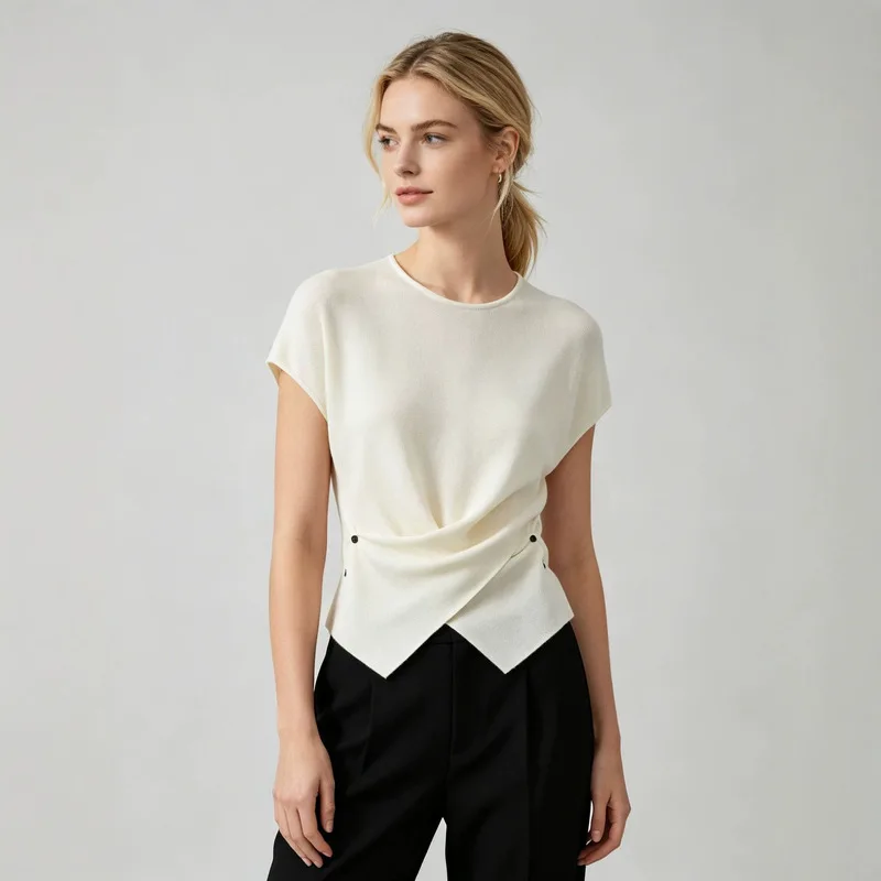New Lightweight, Short-Sleeved Women’S T-Shirt With A Regular Shoulder Fit And A Slim Silhouette, Made From Ice Silk Knit Fabric
