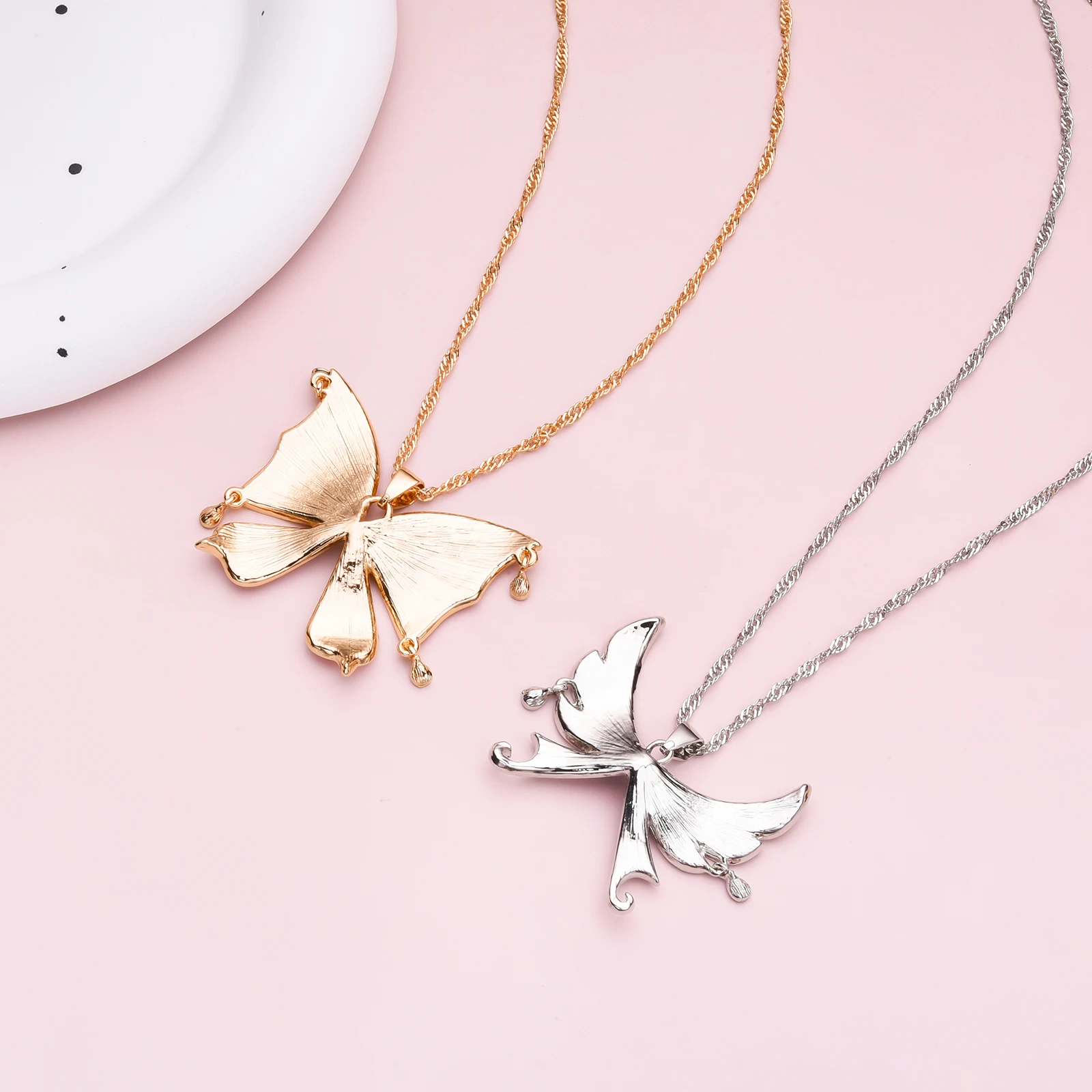 Medsor Exquisite Butterfly Necklaces Inlaid Cubic Zirconia Trendy Colorful Charm Chunky Collar Jewelry Gift for Women Friends