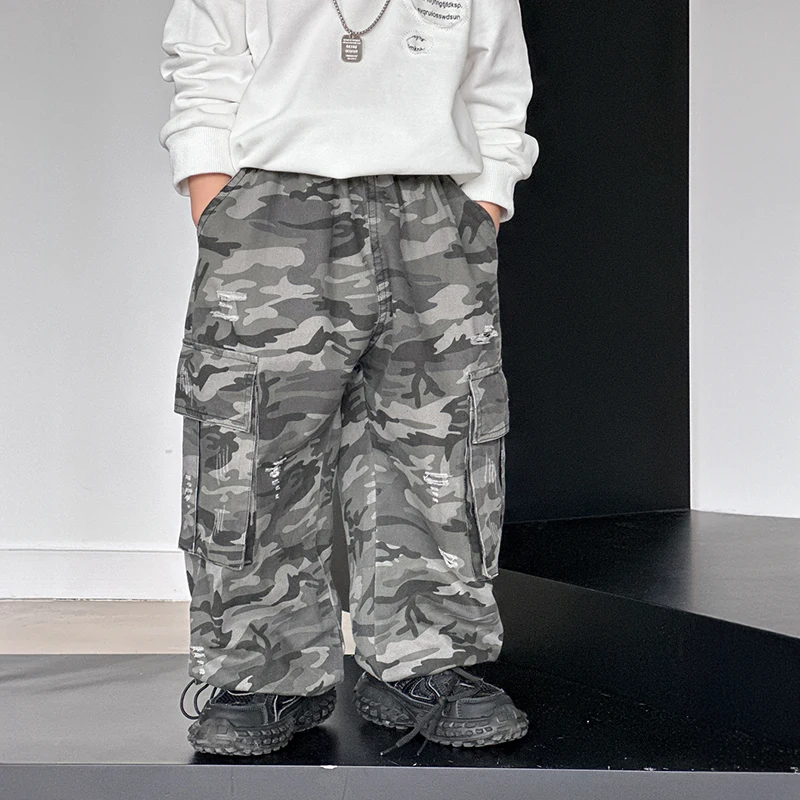 Baby autumn pants boys autumn children\'s clothing 2024 new style camouflage torn overalls