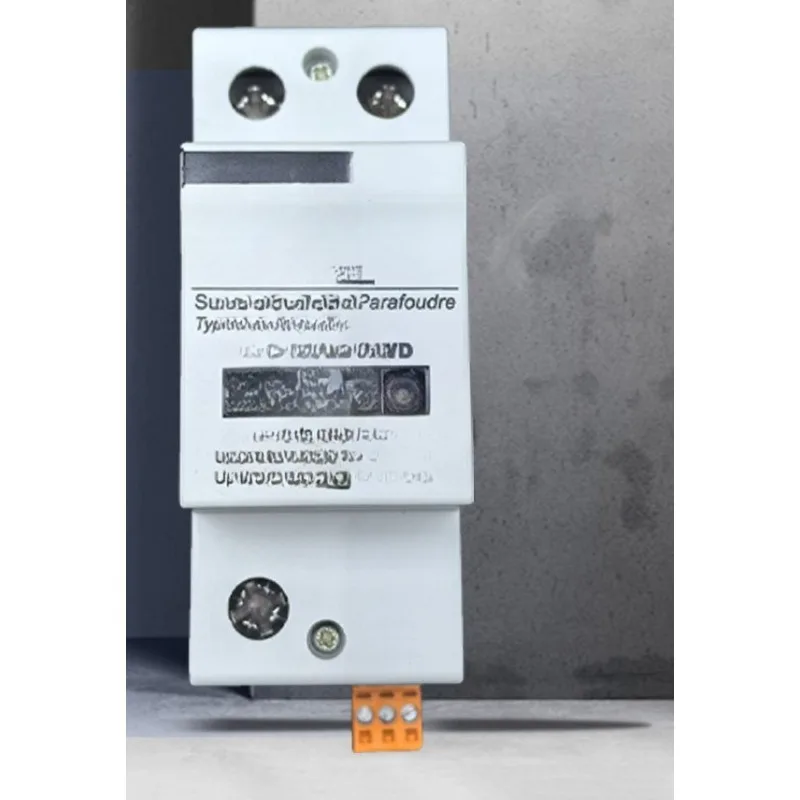 Protector is low-voltage three-phase one-stage