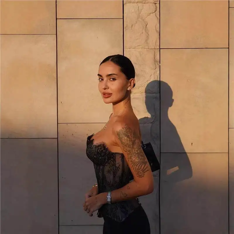 

Новинка лета: Сексуальный кружевной укороченный топ-майка для женщин, утягивающий, с широкими бретелями, А-силуэт, 3D-эффект