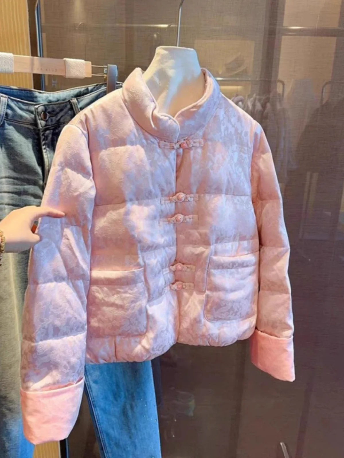 

New Chinese Sle Thiened Winter down Cotton Jaet Women's 2024 Faionable Traditional Tang Costume Coat with Button