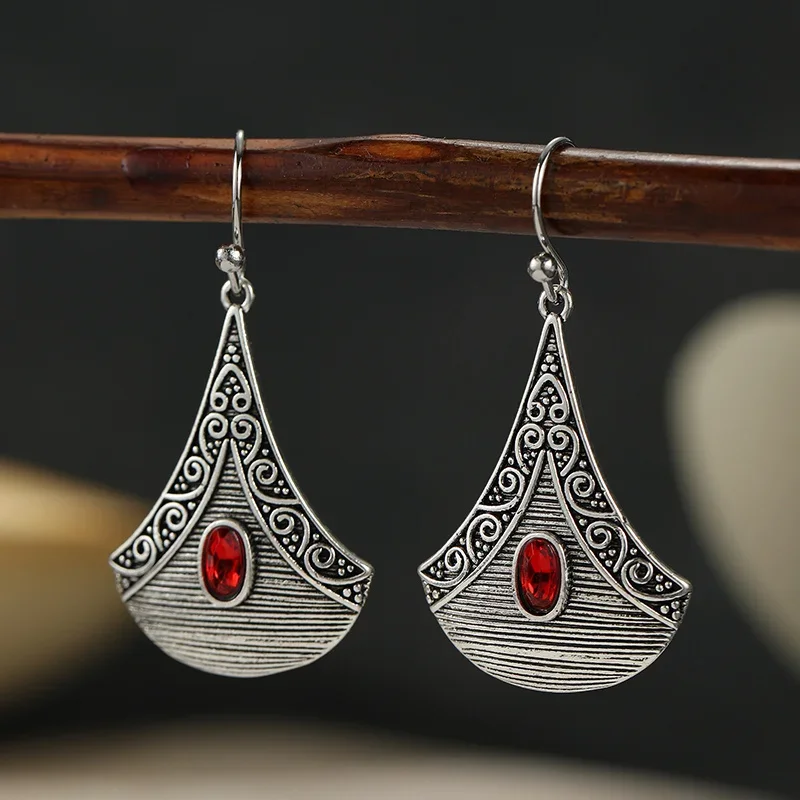Ladies' Vintage Fan Shaped Carved Earrings Rolled Texture Inlay Oval Cubic Zircon Earrings Exotic Style Jewelry Accessory