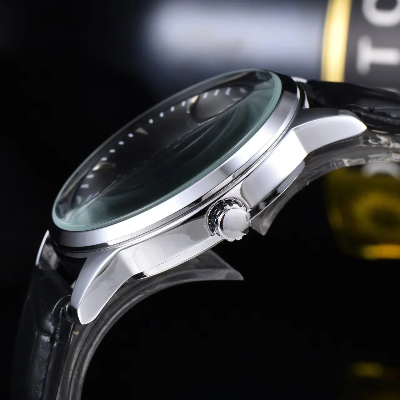 ​ ​ 2025 ساعة كرونوغراف رجالية فاخرة 6 يدوية بحزام مطاطي حركة كوارتز 100 متر مقاومة للماء كريستال الياقوت المضيء