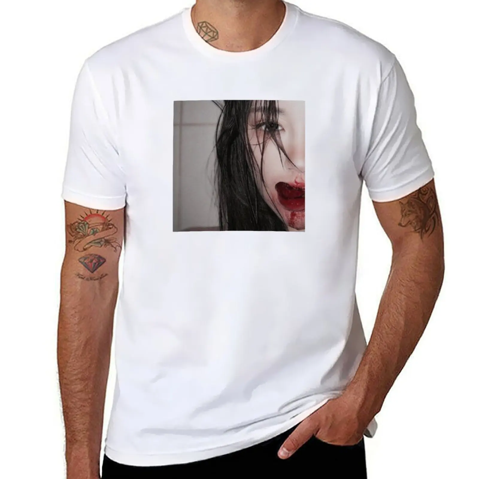 

Mouth Bleeding Korean Model Aesthetic T-Shirt t shirts for man cotton funny mens graphic t shirts T-Shirt