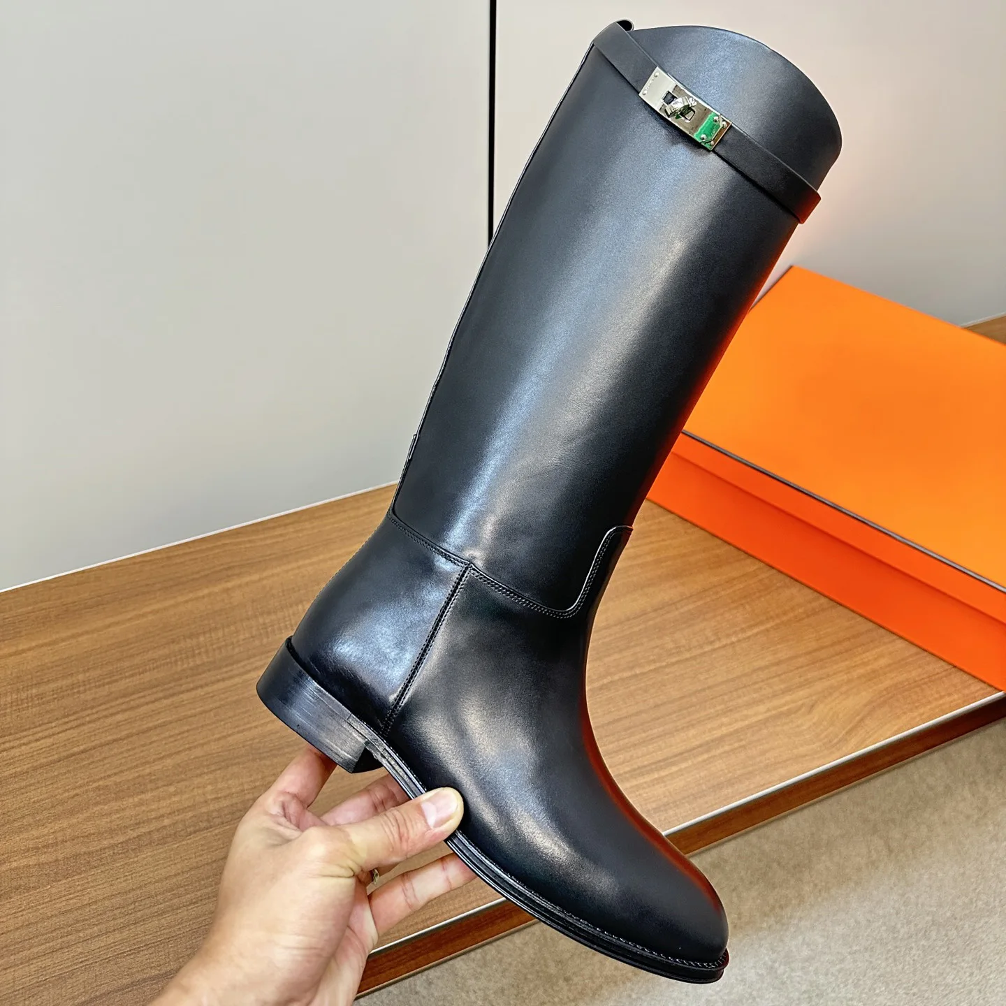 

Лидер продаж, женские сапоги с женскими сапогами до середины икры, рыцарские сапоги с роскошным дизайном и пряжкой, с круглым носком, на плоской подошве, из телячьей кожи, вал 35-41