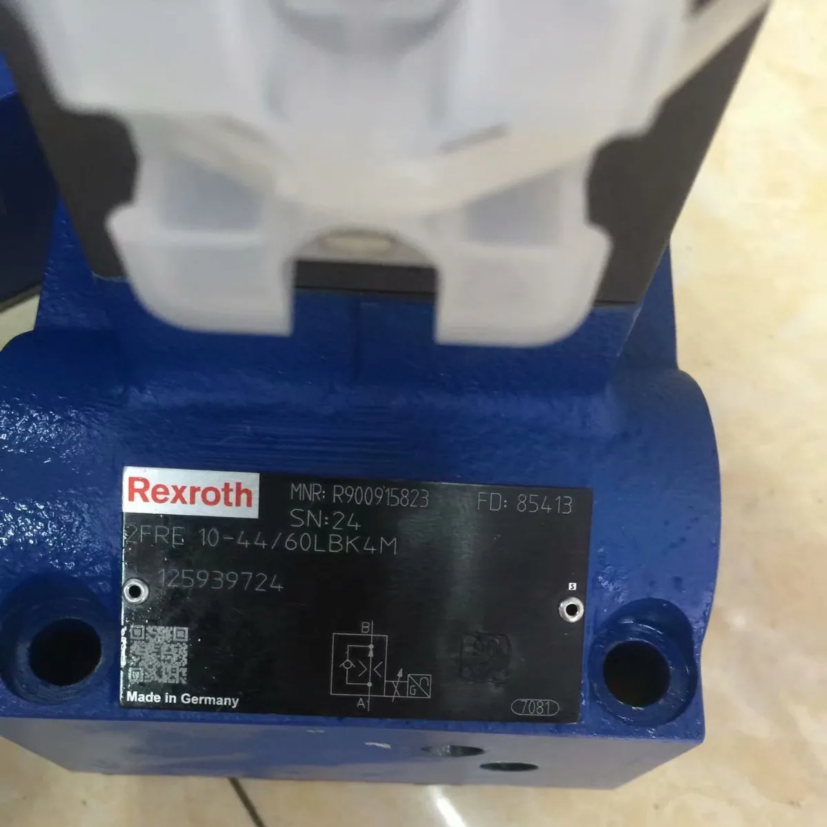 Rexroth Proportional Directional Valve R900700594 4WRKE10E100L-3X/6EG24TK31/A5D3M-5
