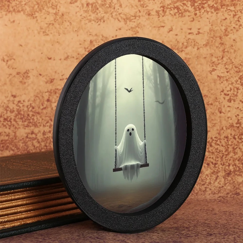 قطعة واحدة من ديكور بيضاوي تحت عنوان، إطار أسود قديم يظهر شبحًا على مشهد التأرجح، يخلق جوًا غامضًا وحيداً، Su #4