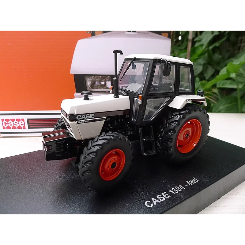 

Diecast UH 1:32 Scale International 1394 IWC White Tractor Alloy Car Model Collectible Toy Gift Souvenir Display Ornament