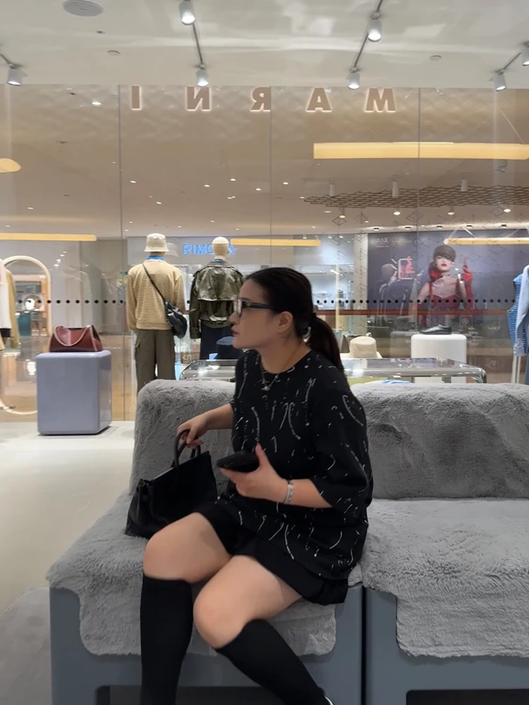 

Женская футболка свободного кроя больших размеров с принтом в стиле винтаж, скрывающая недостатки фигуры, с эффектом чернильных брызг