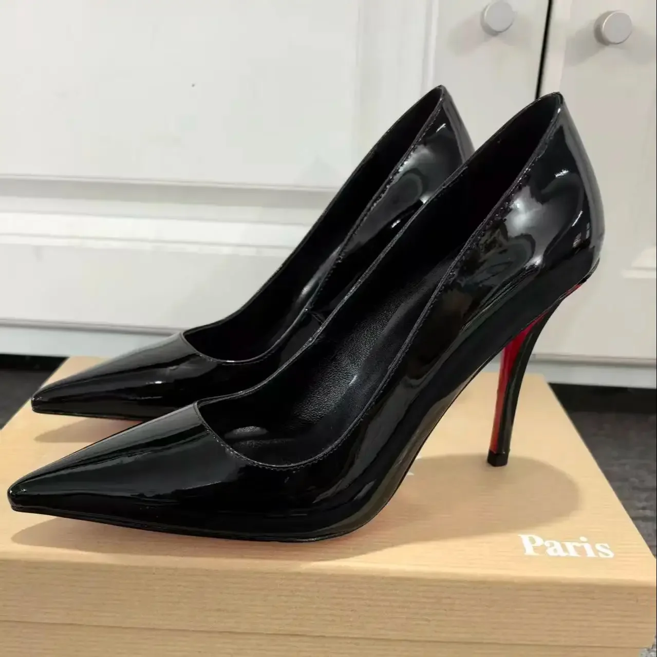 أشار تو الضحلة مثير أنيقة النمط الفرنسي مضخات الأسود براءات الاختراع والجلود مزاجه الأحمر وحيد عالية الكعب خنجر أحذية نسائية