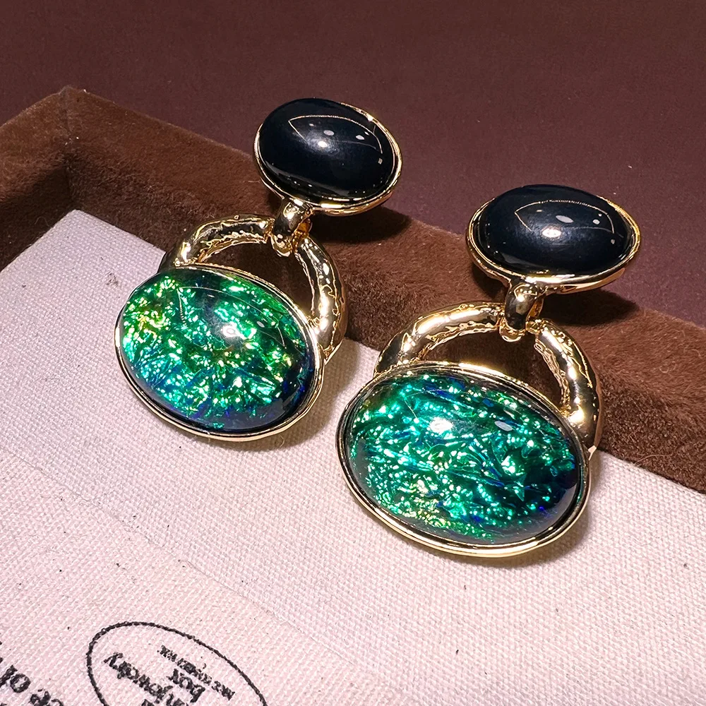 

Французские красочные овальные серьги-сумочки, винтажные, осенне-зимние, новые, универсальные, в придворном стиле, средневековые, с покрытием из настоящего золота.