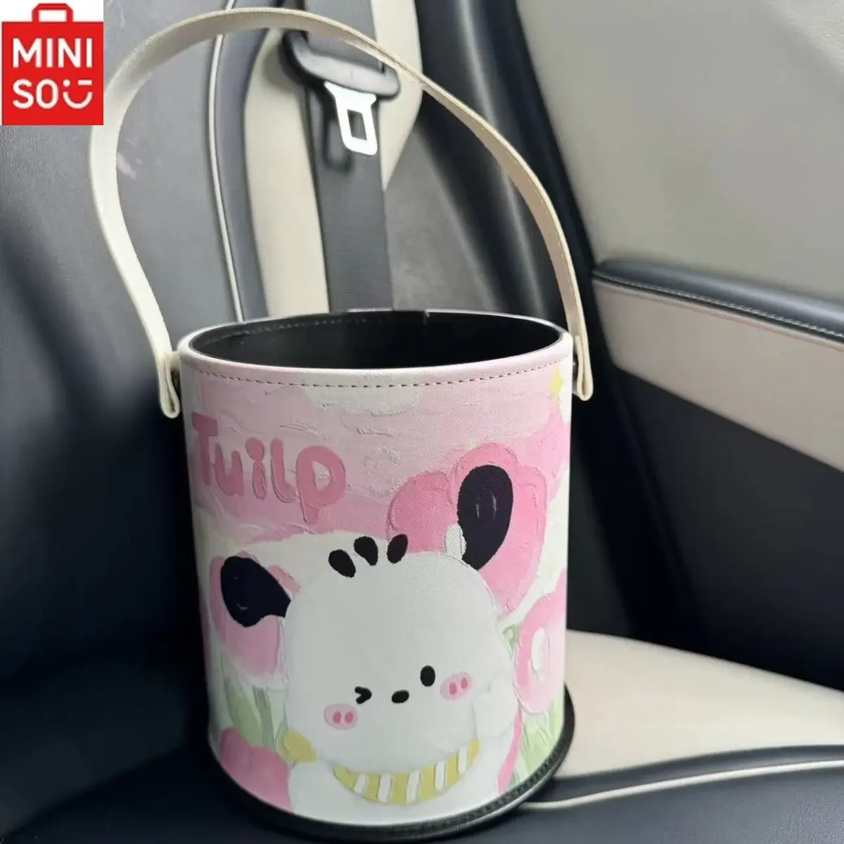 

MINISO Sanrio Pacha Dog Car Hanging Trash Can Cartoon Waterproof Umbrella Storage Bucket Car Interior Decoration Ornaments