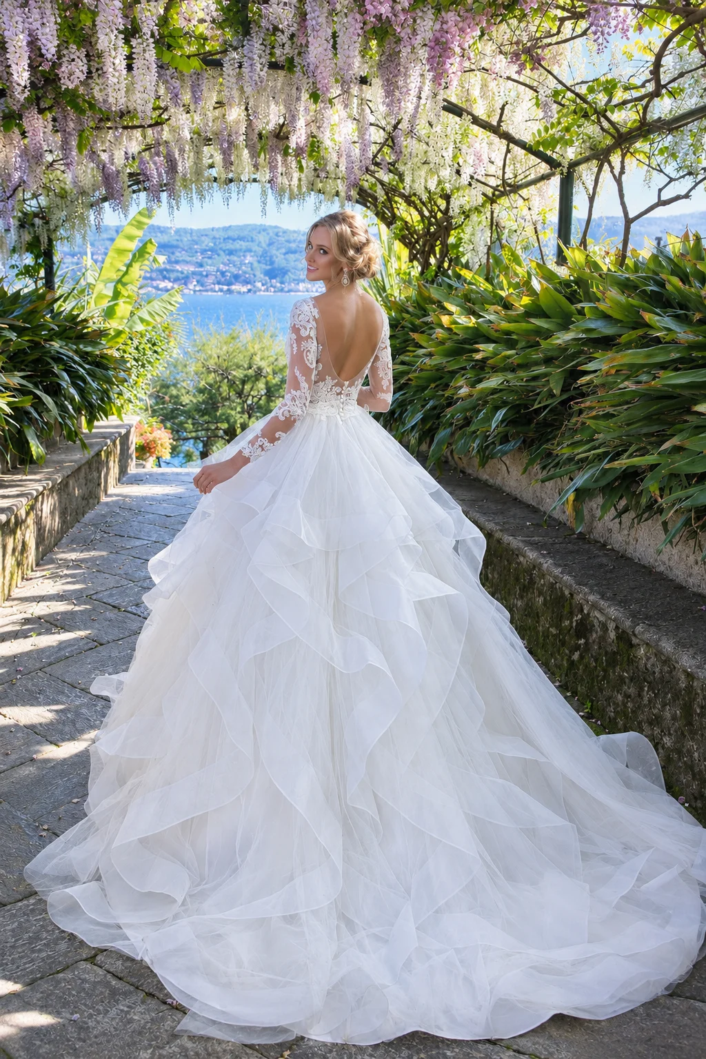 Sweetheart Collar Wedding Dress Layered Ruffle Gaul Skirt Flower Lace Stickers Romantic Garden Bridal Dress Customization