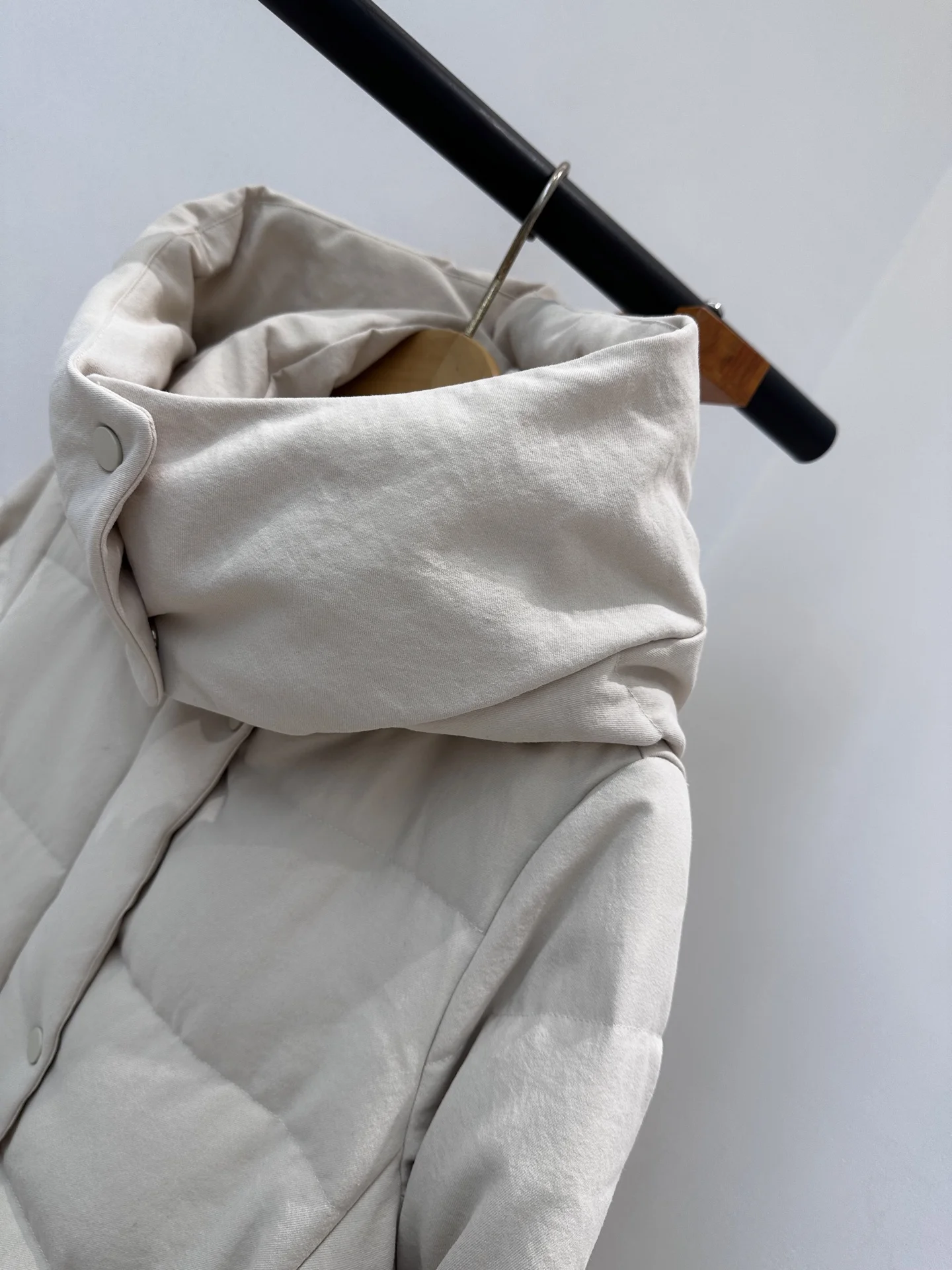 Lang donsjack met capuchon, eenvoudig en veelzijdig, warm in de winter. Ganzendons gevuld dames donsjack 2025, winter nieuwe stijl