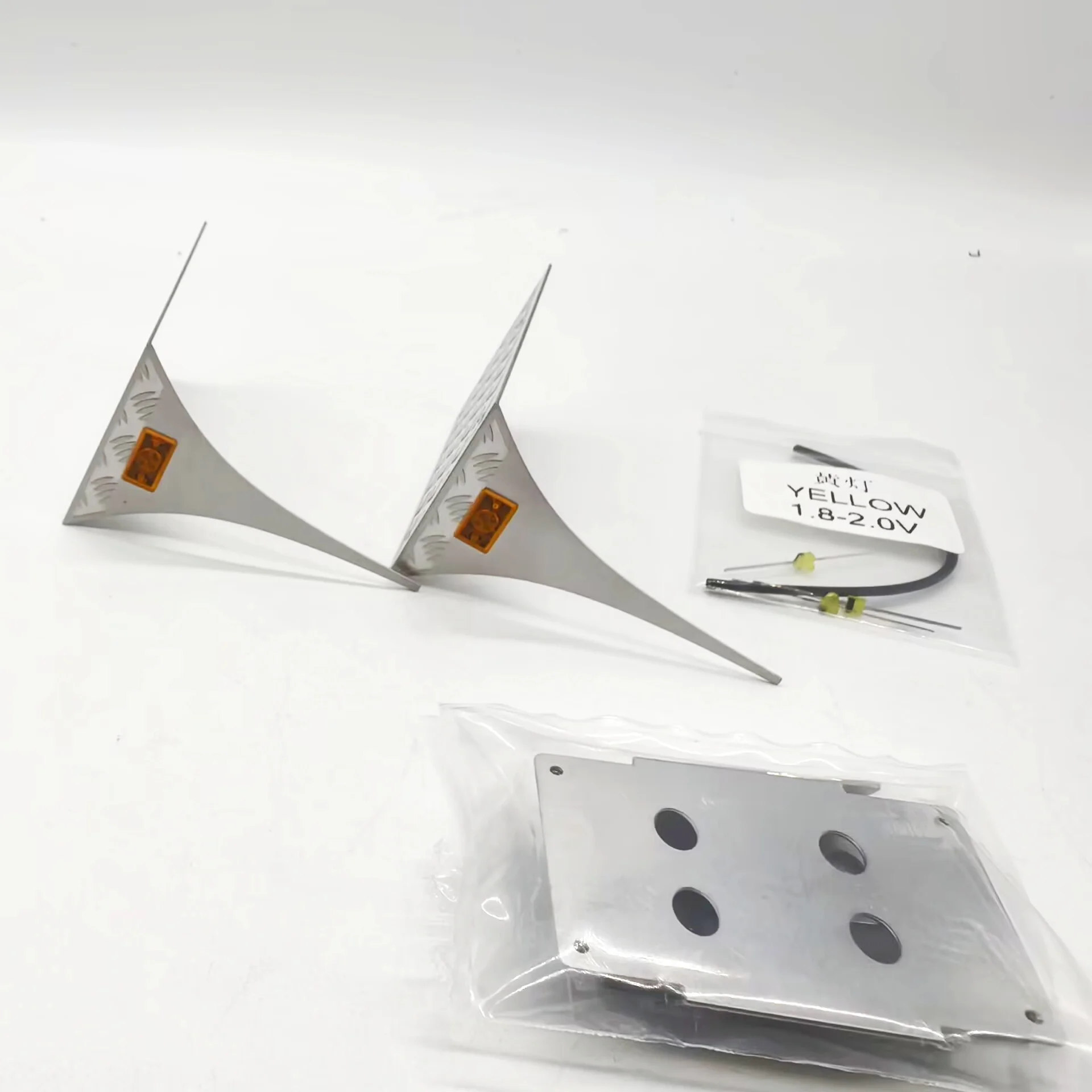 RC 1/14 Side Lamp Mud Guard Skid Plate Side Lamp for Tamiya Hydraulic Excavator Loader Dump Truck for VOLVO Tipper DIY Parts