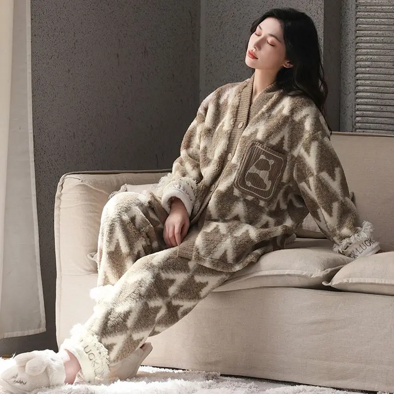 Autumn and Winter New Pajama Sets Women's Thick Coral Velvet Homewear Cartoon Bear Flannel Warm Can Be Worn Underwear Simple