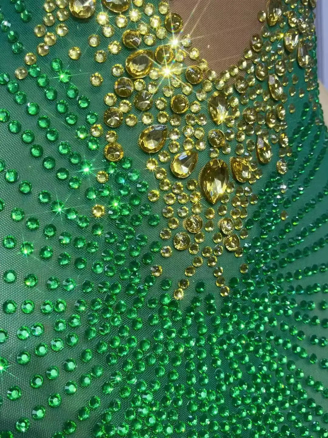 Sukienka damska seksowna, błyszcząca, z zielonymi cyrkoniami, bez rękawów, długa, na imprezę, urodziny, wieczór, sesję zdjęciową, występ sceniczny, kostium.