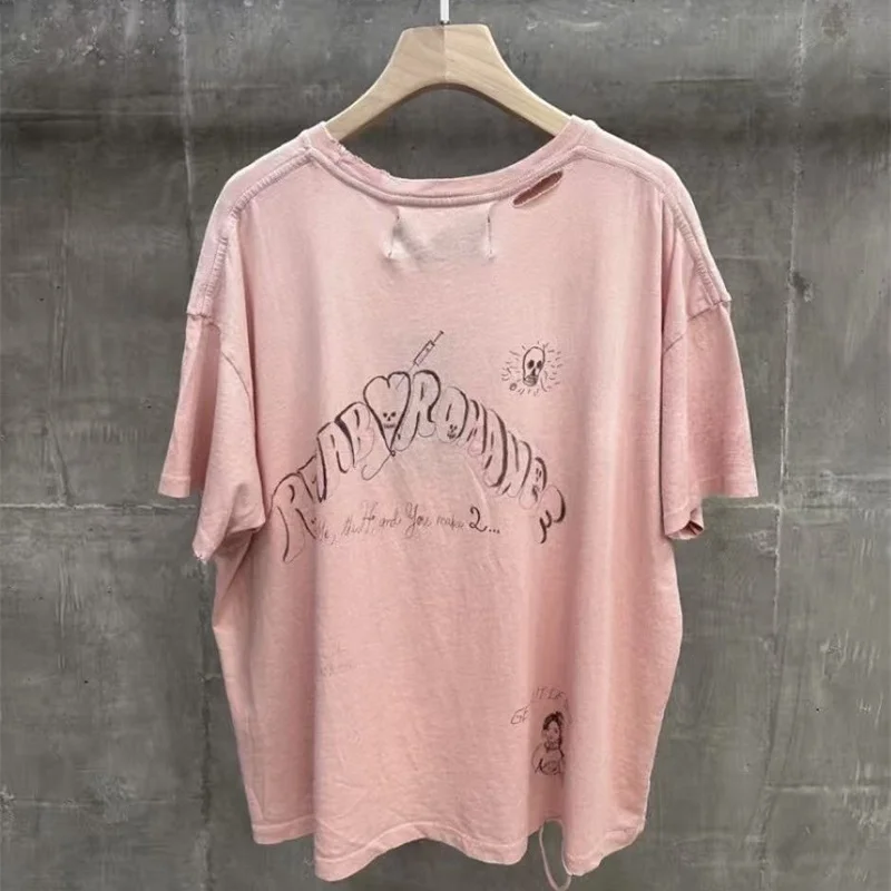

Cotton Washed Vintage Pink Distressed Graffiti Print Pocket T-Shirt Men Women Paly Casual Fashion Short Sleeve Tops