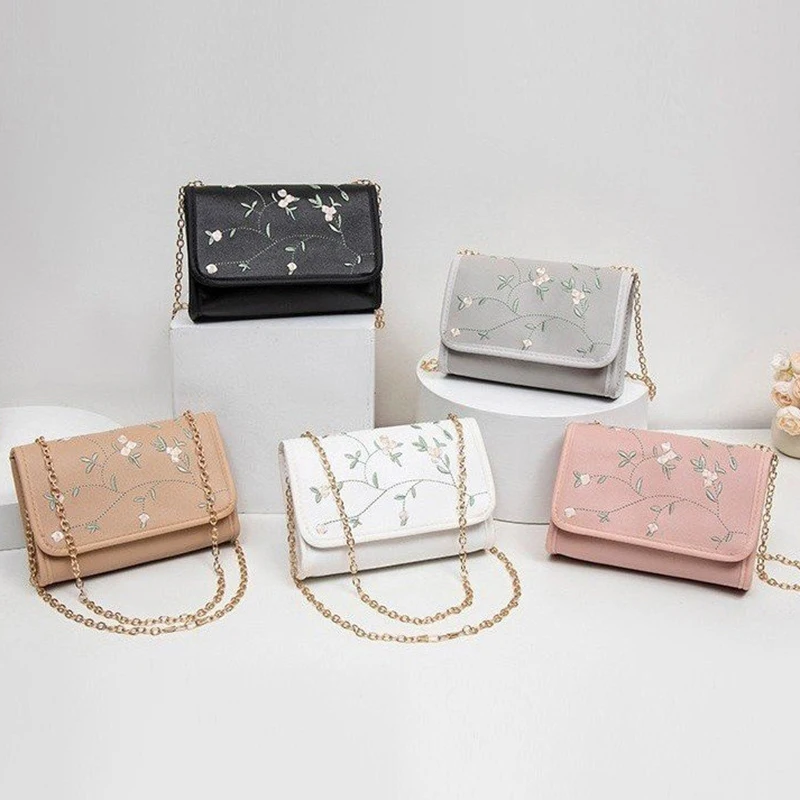 

Women's Embroidery Shoulder Crossbody Bag Small Square Bag Chain Crossbody Bag Stylish Lock Fastening Cross-body