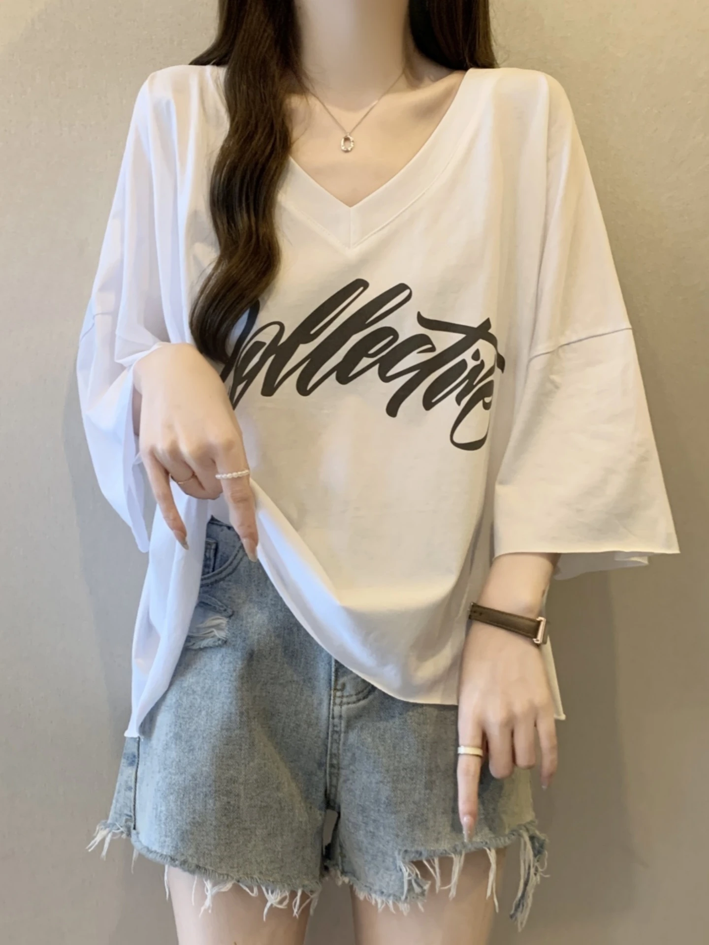 Loose Fit Letter Print V-Neck 3/4 Sleeve T-Shirt Women Summer plus Size Conceals Belly Half Sleeve Base Shirt Commute Style