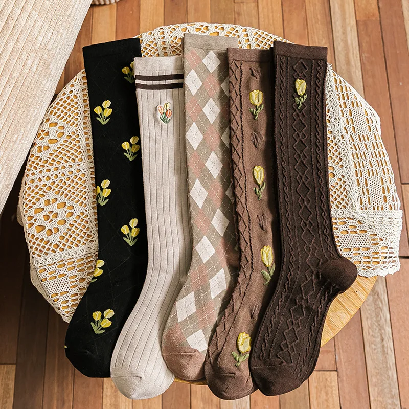 

New bear jacquard calf socks breathable medium tube socks Korean version personality pile socks