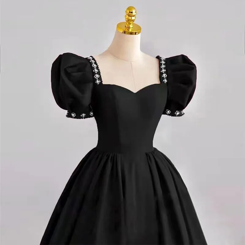 Vestido de fiesta de satén negro vintage Estilo francés Sin tirantes Manga abullonada Cuello cuadrado Una línea Vestidos de noche formales para fiesta de boda simple