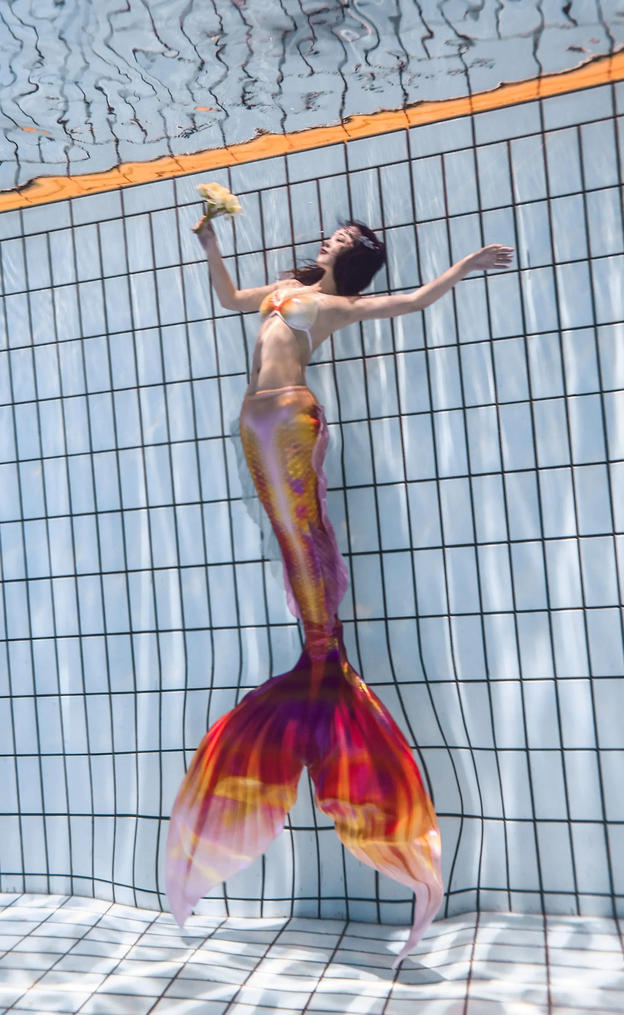

2025 NEW!High Quality Artificial Fish Tail Swimsuit for Adult Women Cosplay Mermaid Tail Scale Aquarium Performance Model Dress