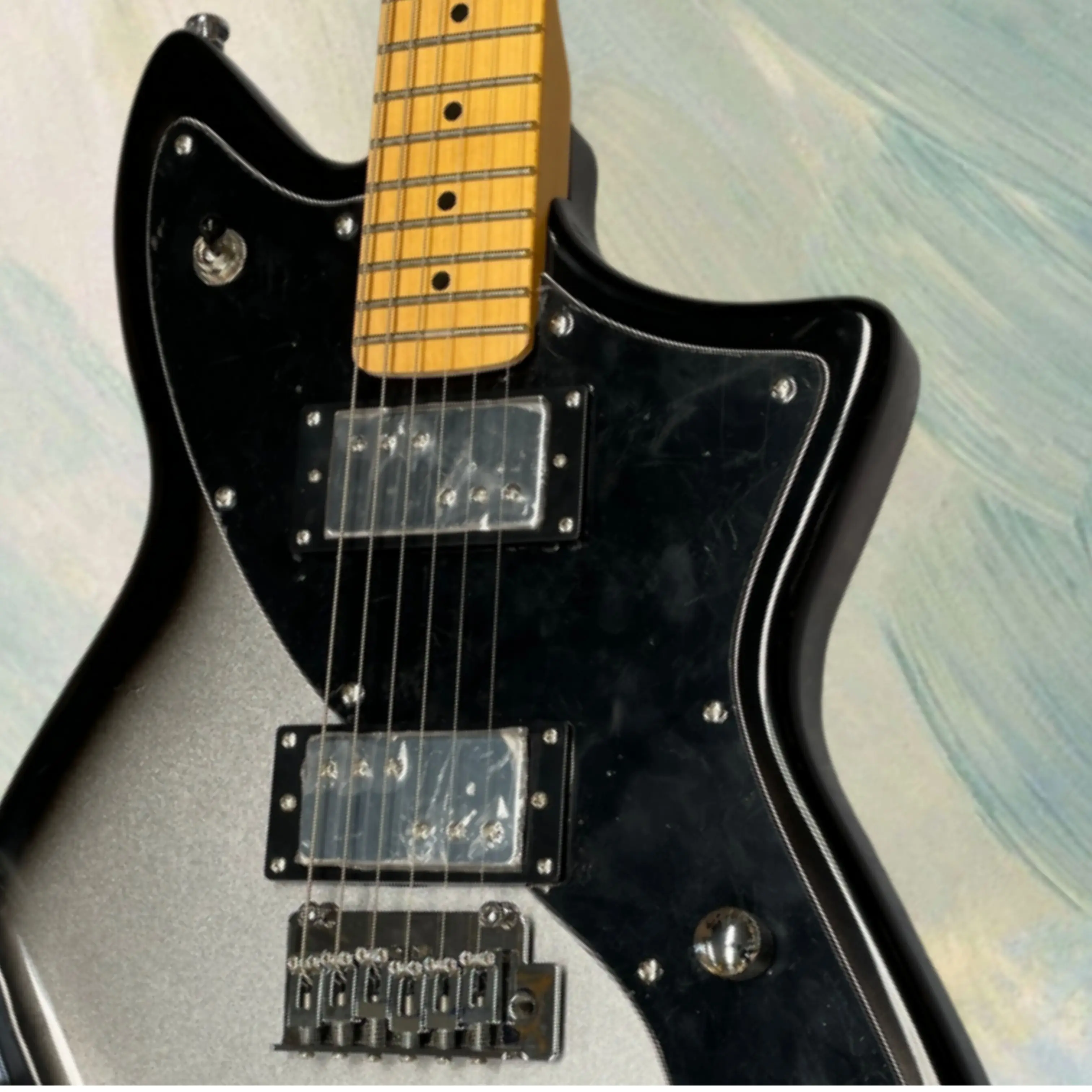 Silver-black gradient 6-string electric guitar,black pickguard,smooth maple fingerboard guitars—stylish and Personality guitarra