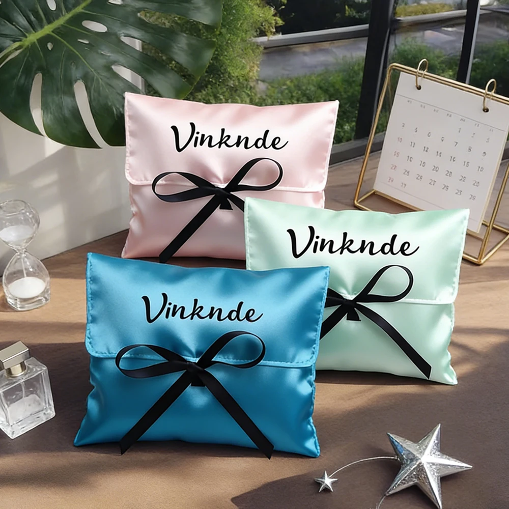 

50Pcs Customed Logo Silk Satin Jewelry Envelope Gift Bags With Bow Ribbon Packaging Pouch For Rings Wedding Favors Guests Candy