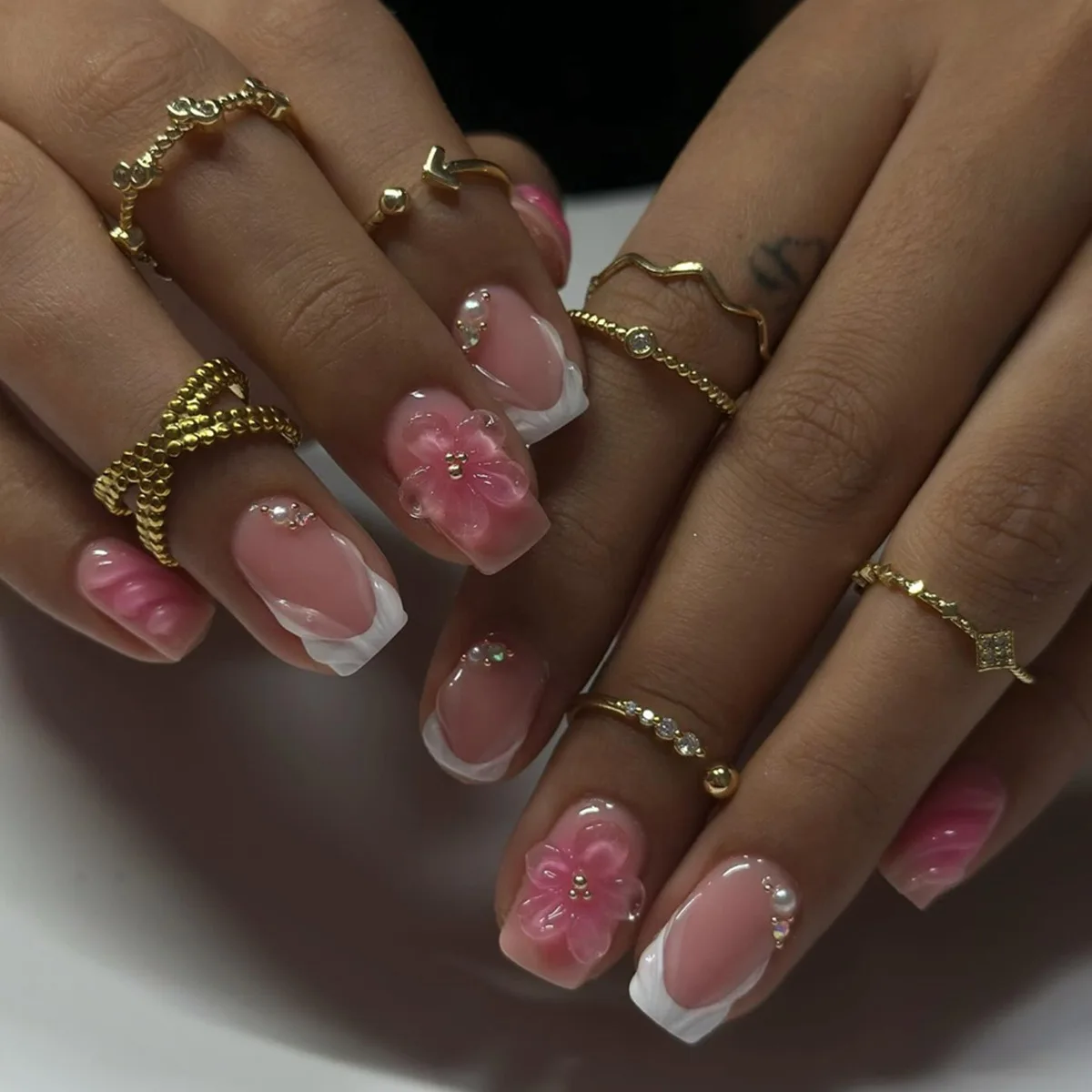 24pcs French Fake Nail Finished Flower Pearl Design Short Square Nails Sets Press on Acrylic Nude Color Ballet False Nails Tips