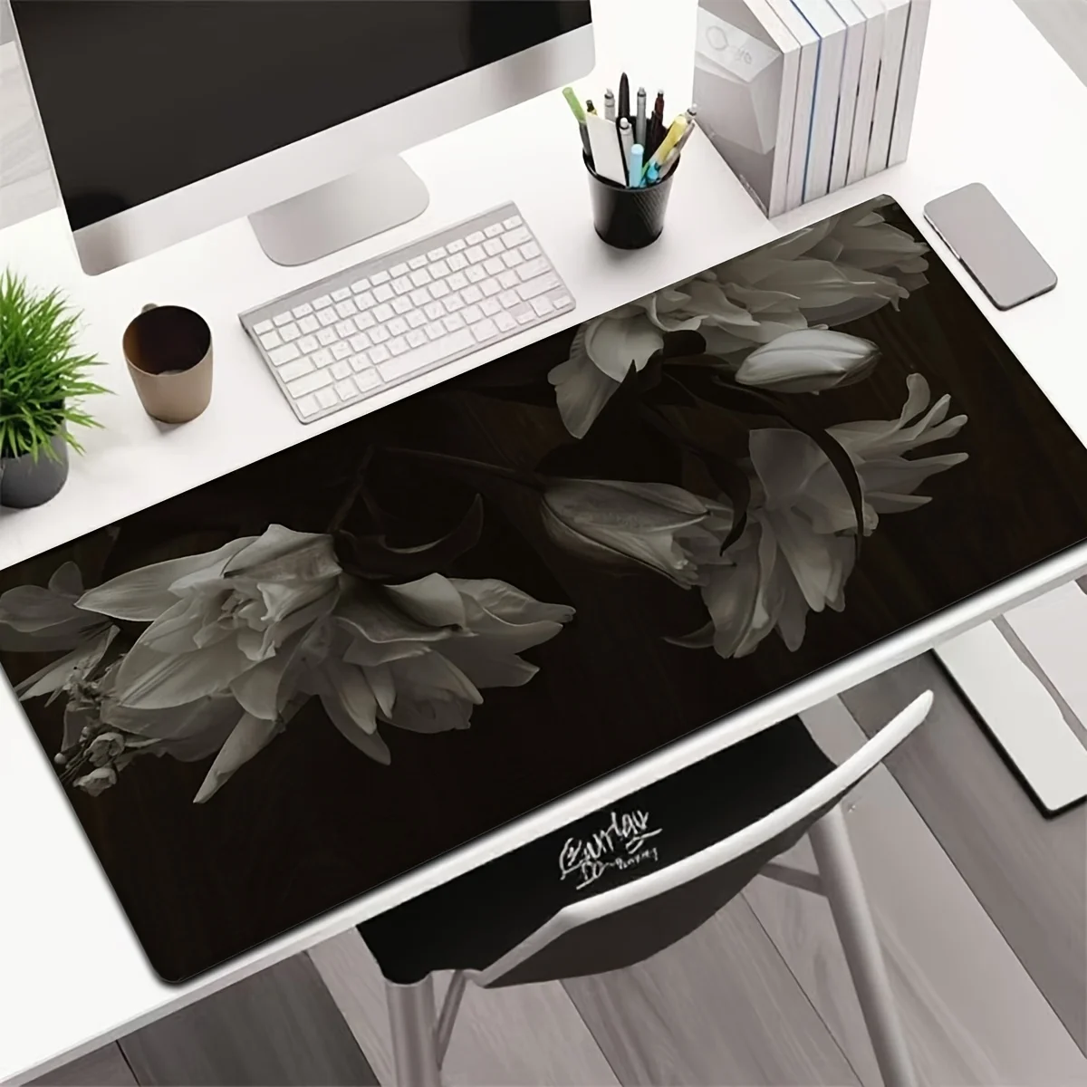

Elegant Black and White Lily Flower Extended Gaming Mouse Pad Large Non-Slip Rubber Desk Mat for Office