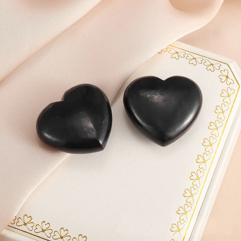 

CHENYISHI 50%-70% Carbon Shungite heart-shaped home ornaments energy stone heart-shaped ornaments handle pieces