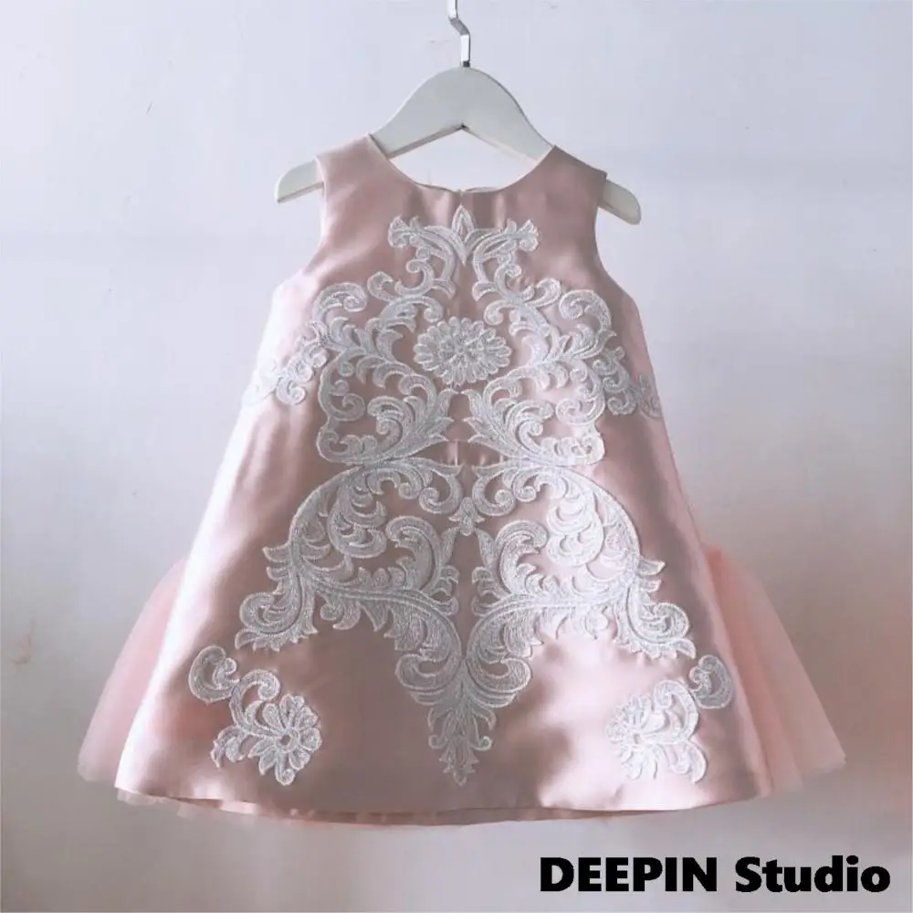 Children's Flower Girl Embroidered Dress 2024 New Girls Cute Tulle Dress Birthday Party Retro Catwalk Princess Temperament Dress