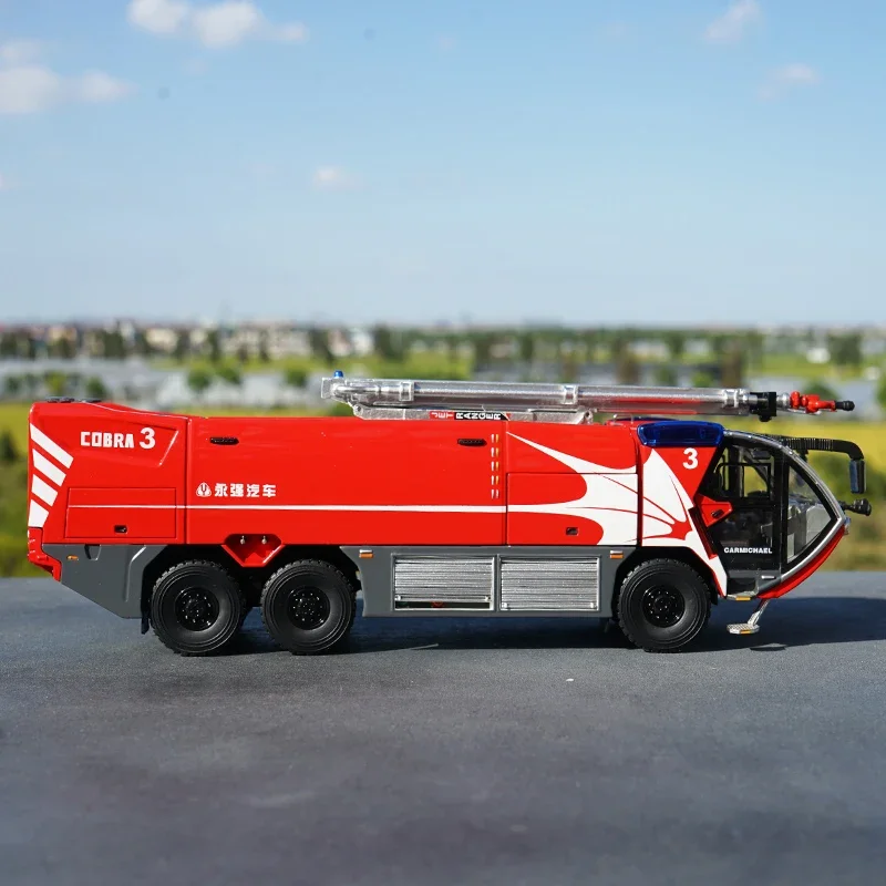 Modelo a escala de camión de bomberos de aeropuerto Cobra 3 de alta simulación 1:43, réplica fundida de motor de bomberos de espuma Yongqiang Carmichael ARFF para juguete