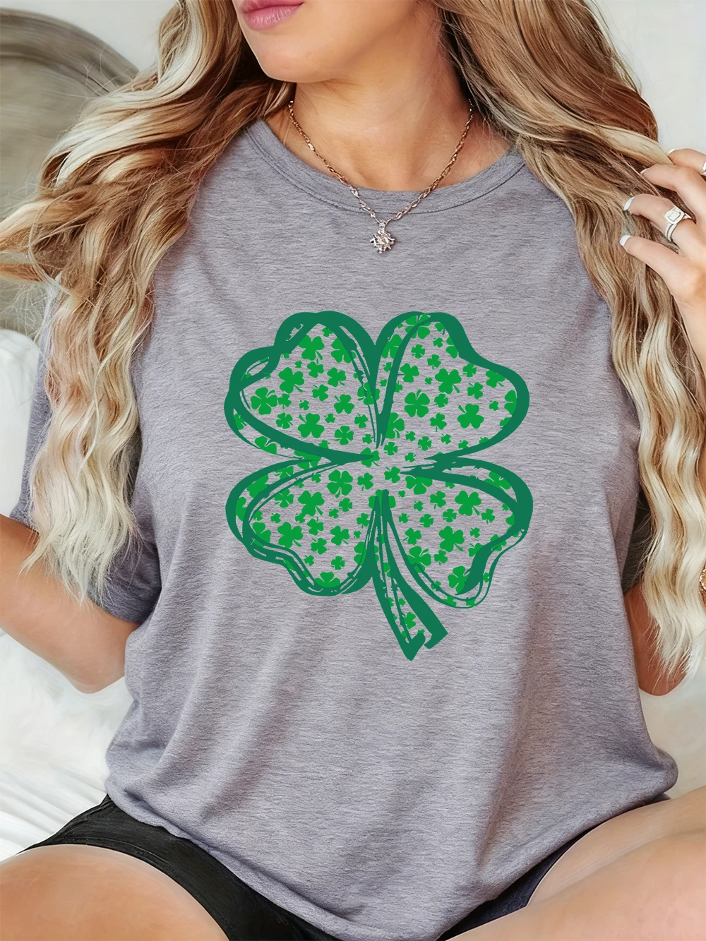 

Футболки с принтом четырехлистного клевера, женские повседневные свободные топы с короткими рукавами, базовые футболки с круглым вырезом, летняя мягкая женская одежда