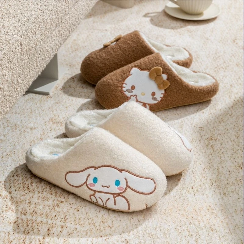 Sanrio Hello Kitty My Melody Kuromi Cinnamoroll baru, sandal manis dan lucu untuk musim gugur dan musim dingin, sandal rumah hangat berbahan katun.