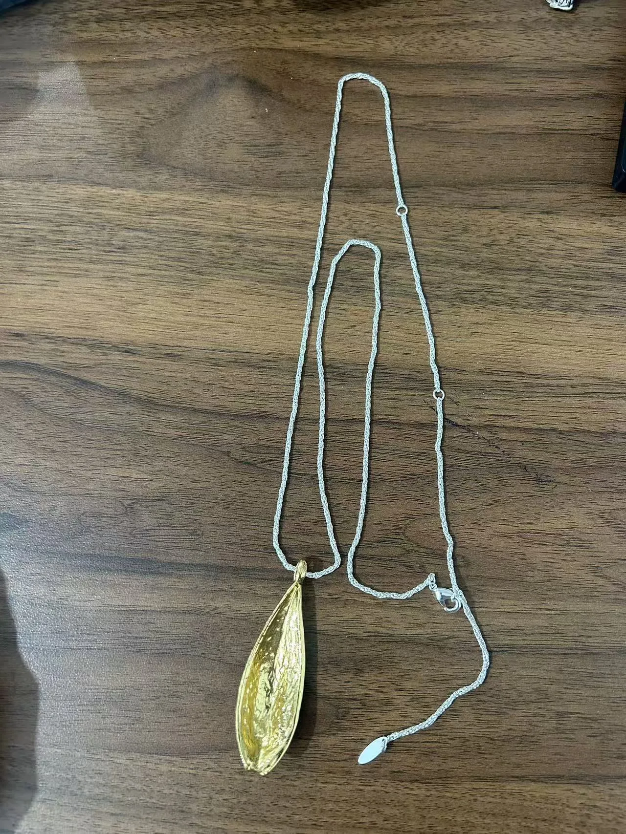 2025 Fashion Classic European and American Minimalist Double sided Leaf Pendant Necklace High end Exquisite Design Fashion Party