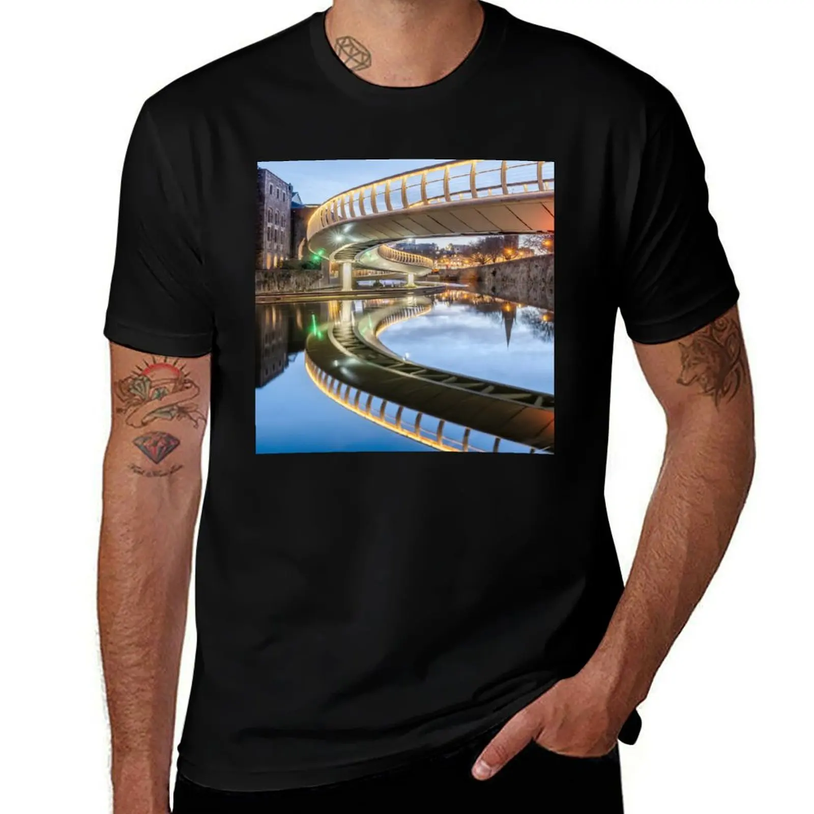 

Castle Bridge snaking over the river in Bristol, UK T-Shirt korean fashion Funny t-shirts custom t shirt Short sleeve tee men