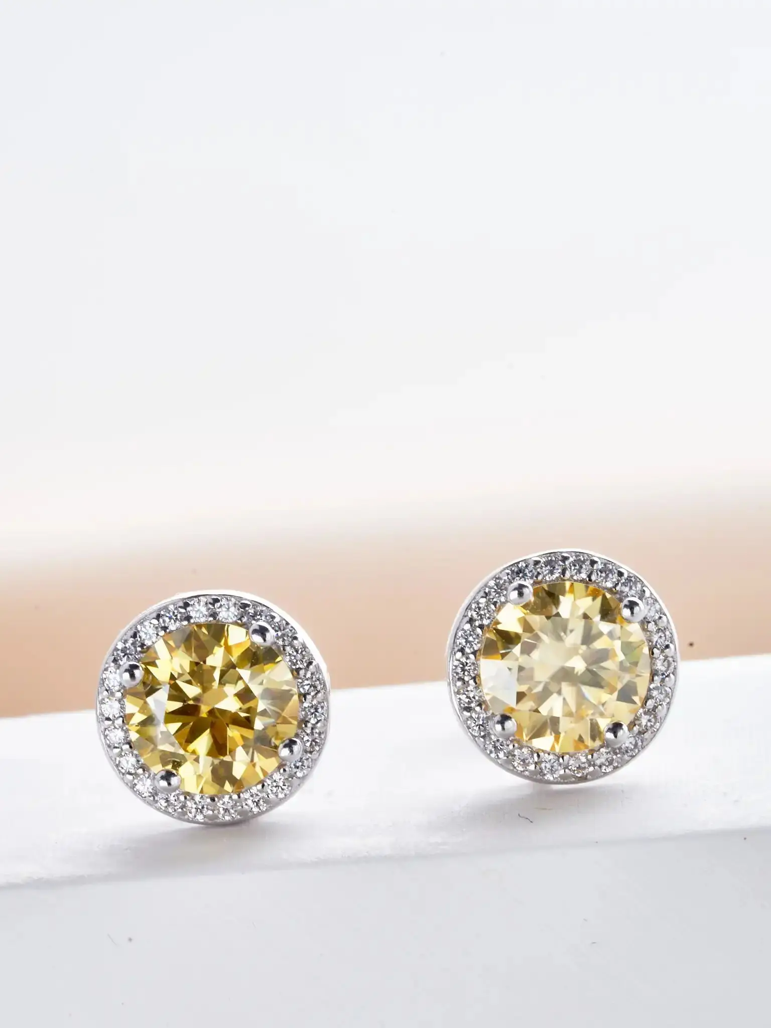 Runde Ohrringe aus 925er-Sterlingsilber, 1 Karat Moissanit, Verlobung, Hochzeit, Alltag, Arbeit, Party, Reisen, luxuriöses Geschenk für Frauen – Detail 6