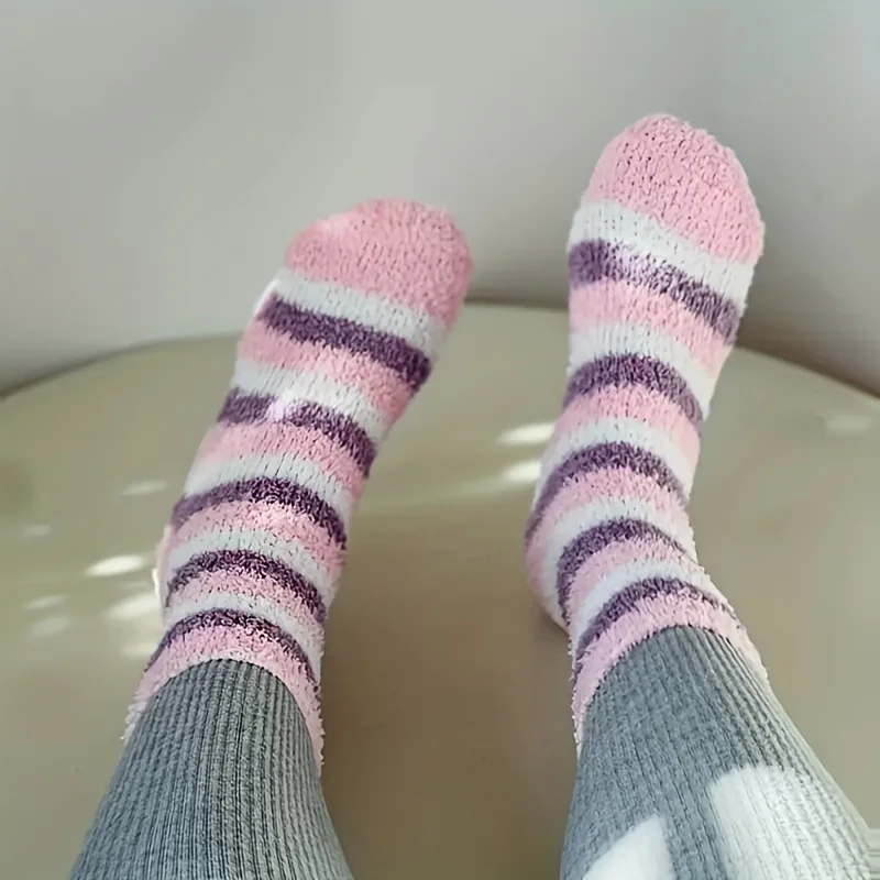 12 Stück mit Fleece gefütterte Wintersocken für Damen – dicke und warme Hausschuhe und Bodensocken, gestreifte Bündchen – weiche Strumpfhosen im Outdoor-Stil