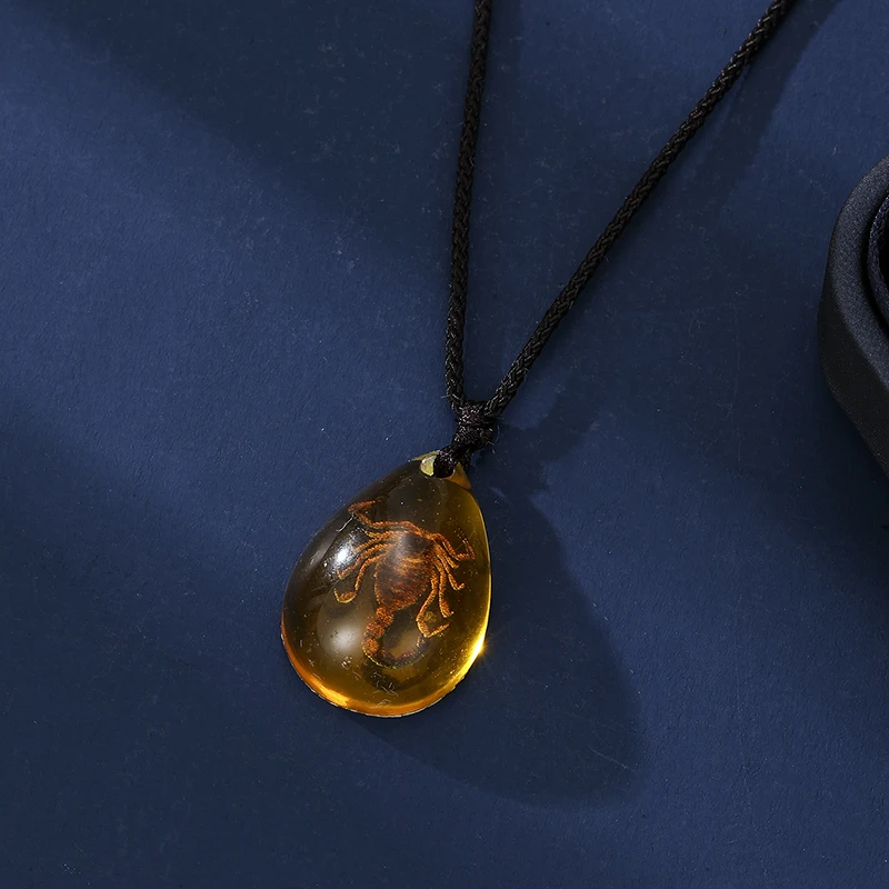 Retro Amber Pendant Necklace Fashion Insect Golden Scorpion Amber Drop Pendant Necklace Men's and Women's Necklace Accessories - view 3