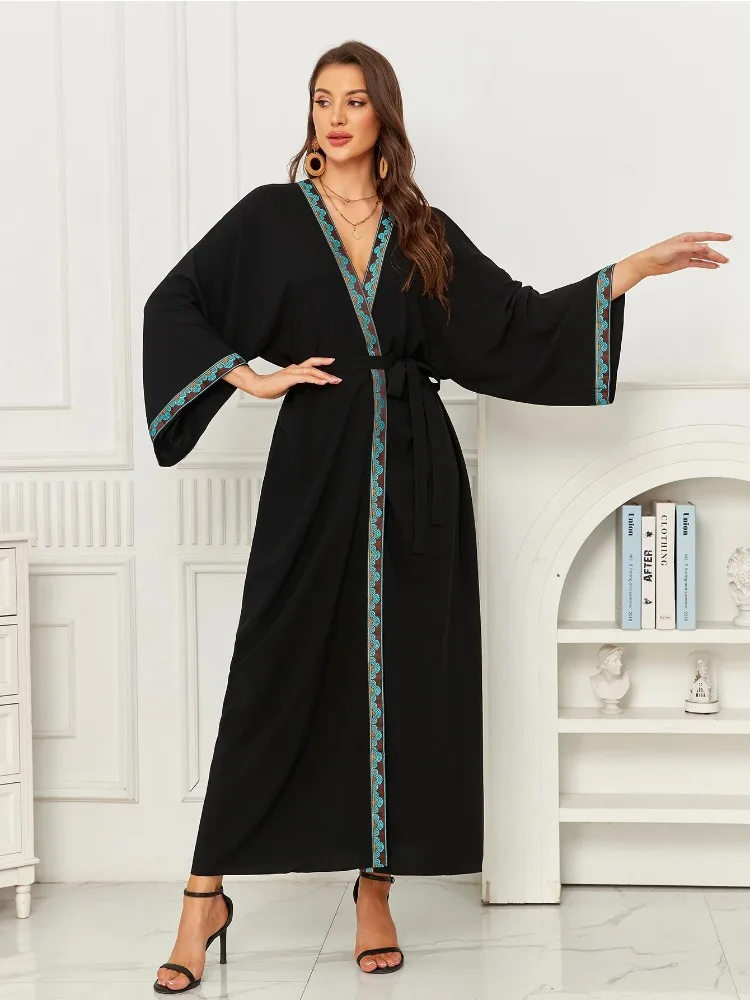 ชุดคลุมกันแดดสไตล์กิโมโนสำหรับผู้หญิง รุ่น Elegant Breezy Lane ปี 2026 เหมาะสำหรับใส่คลุมชุดว่ายน้ำ ชุดชายหาด เสื้อคลุมฤดูร้อน